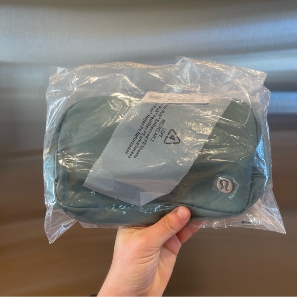 NWT Everywhere Belt Bag 1L Tide Water Teal - Lululemon , brand new, regular size - Picture 11 of 16